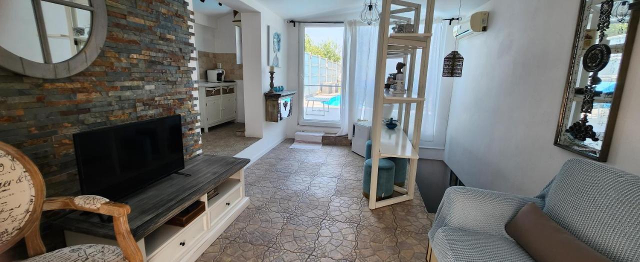 Morii Lake Pool Villa Бухарест Экстерьер фото